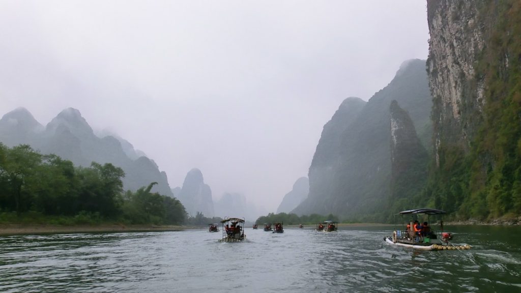 River Li cruise in the mist