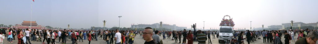 Auf Chinesisch heißt der Platz Tiananmen