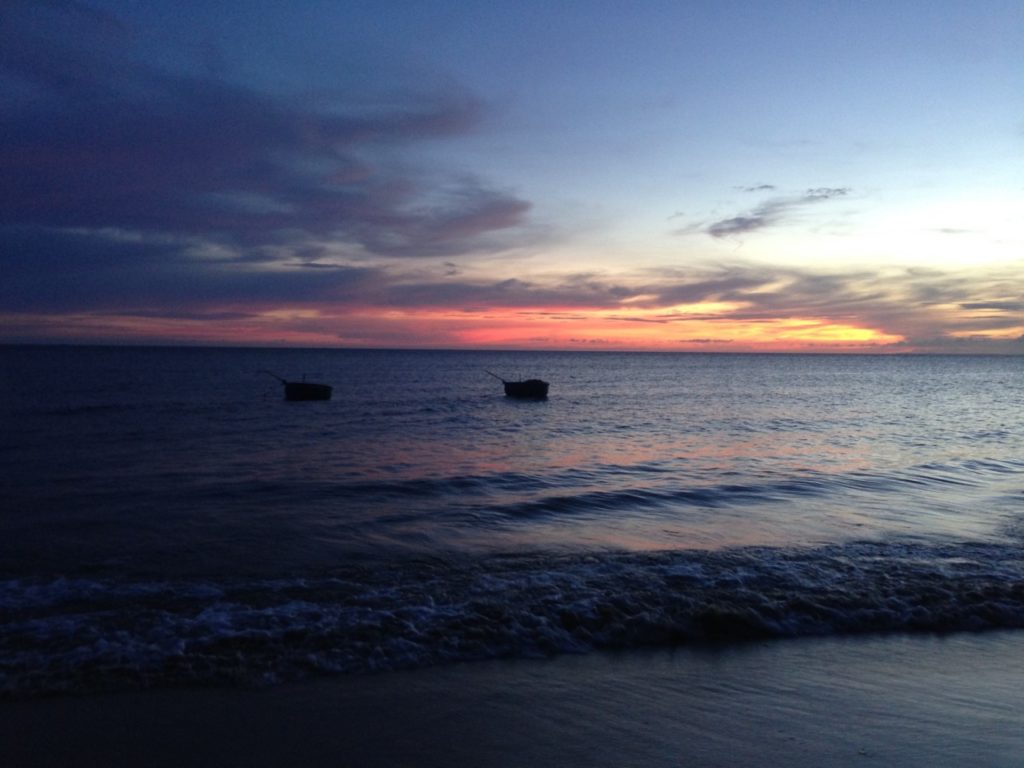 Und einen kitschig-schönen Sonnenuntergang am Meer gab's gratis dazu. 