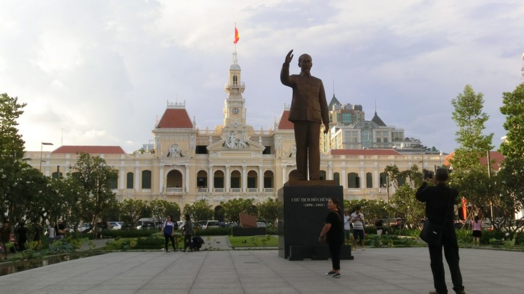 People's Committee Building und Statue von Onkel Ho