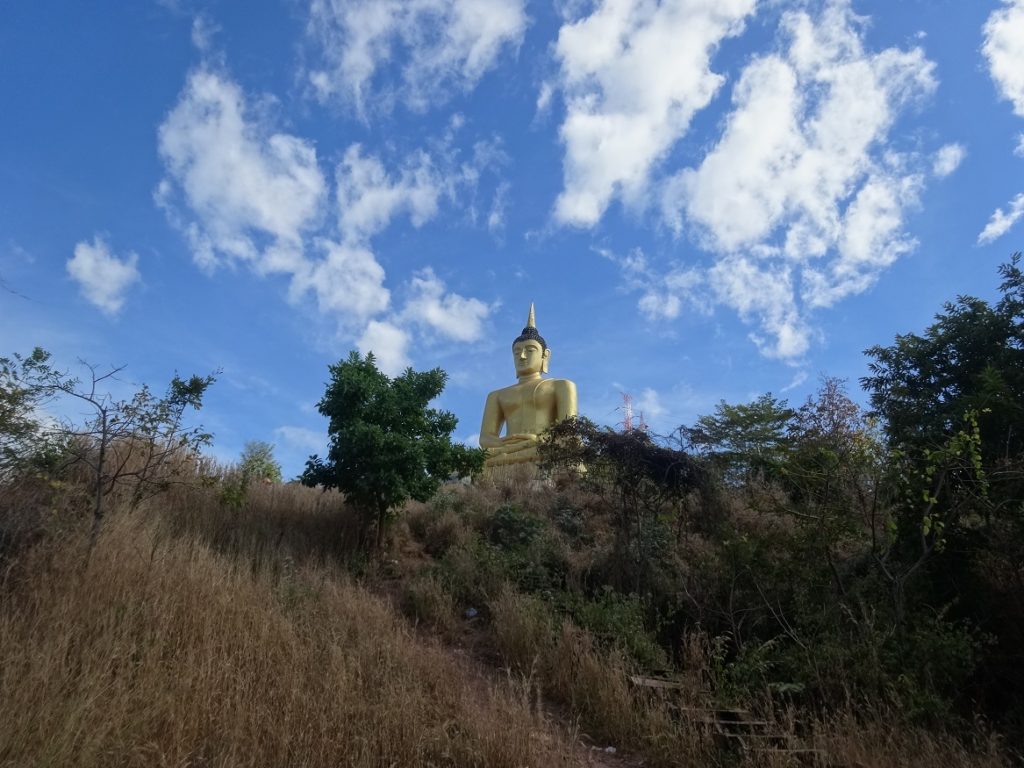 ...zum goldenen Buddha...